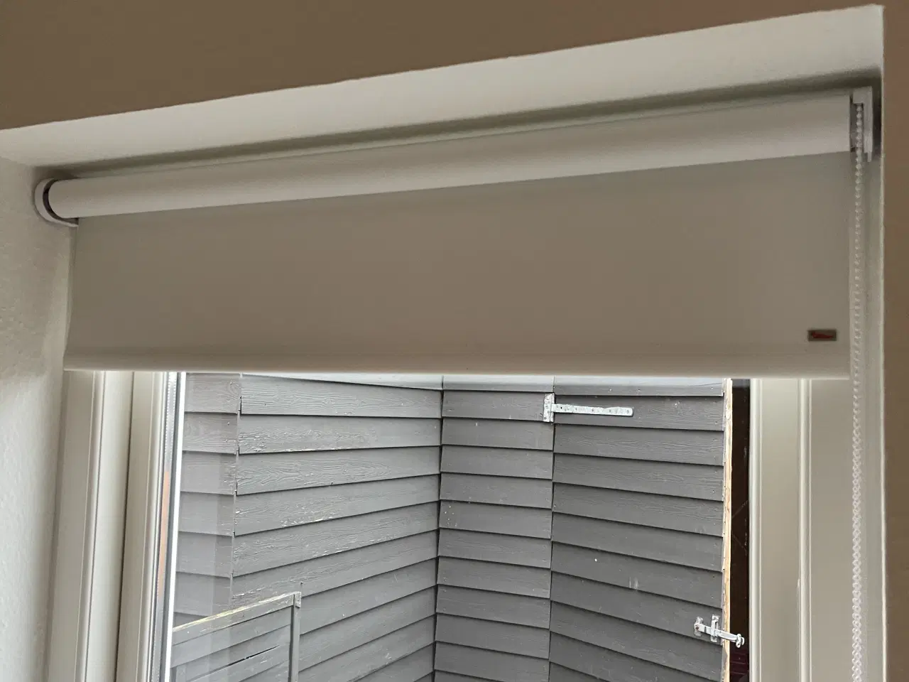 Billede 2 - Rullegardin hvid/ mørklægning