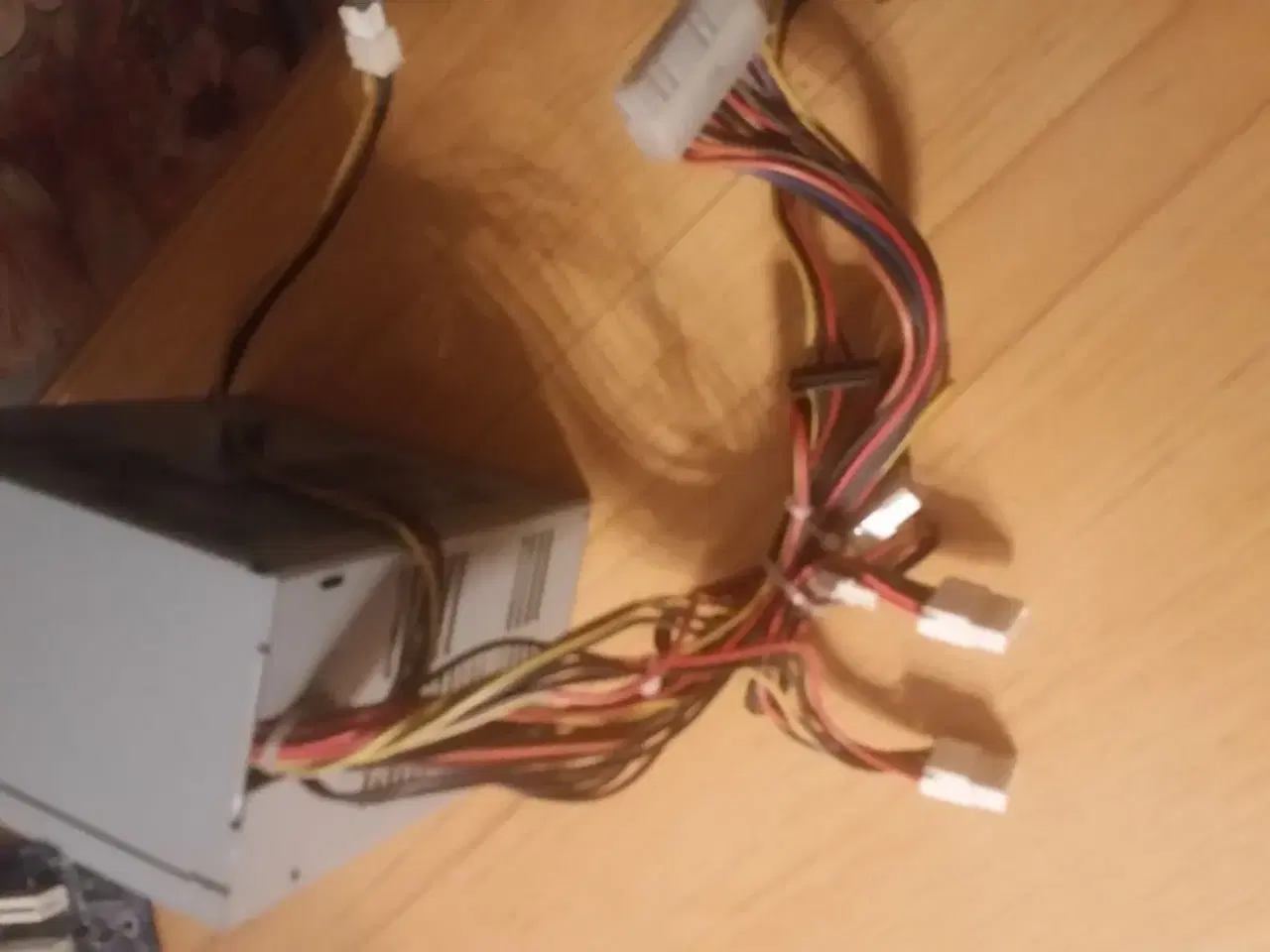 Billede 1 - Strømforsyning 2opins 2x IDE 2x SATA