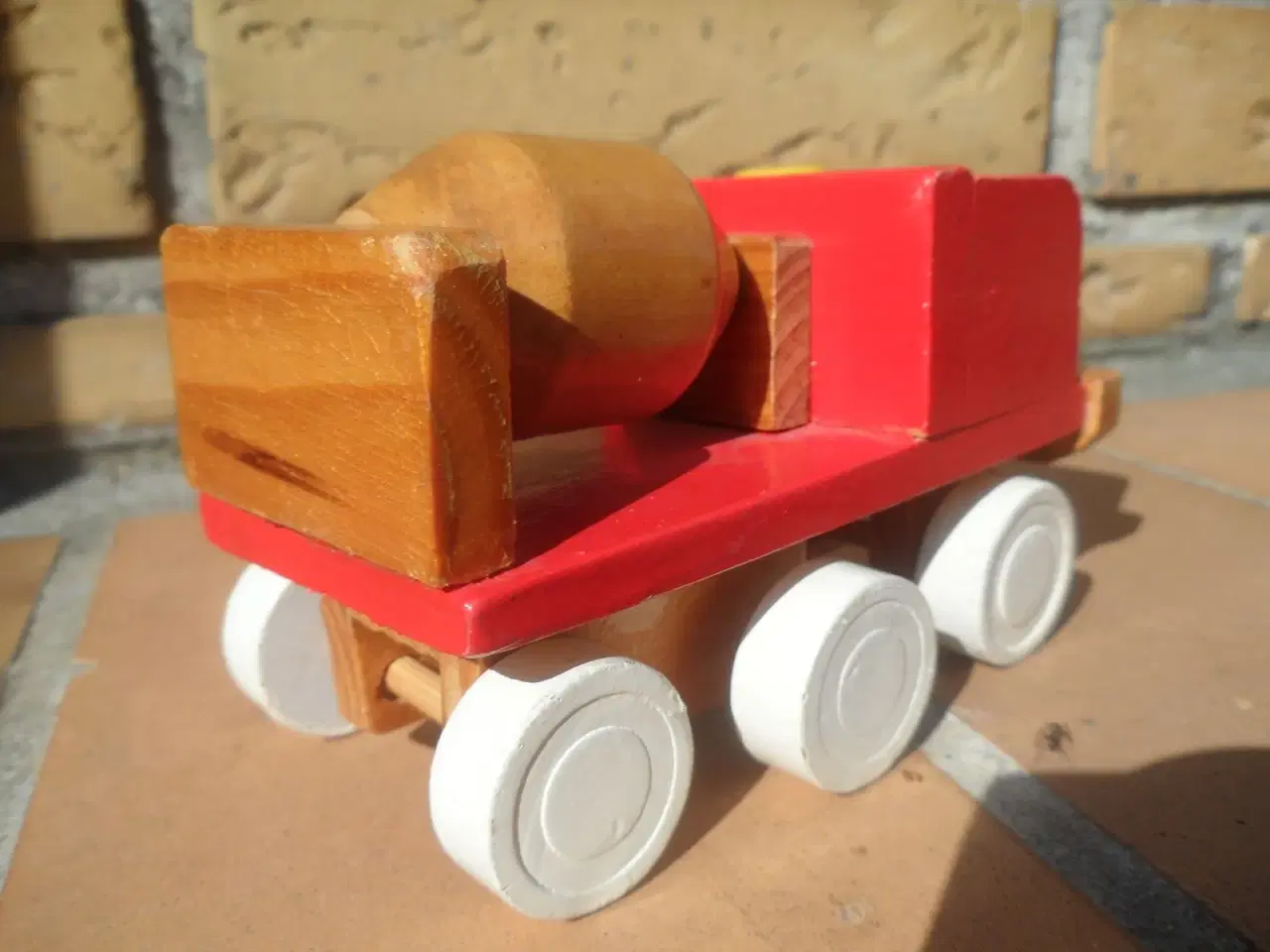 Billede 2 - gammel træbil med cementblander