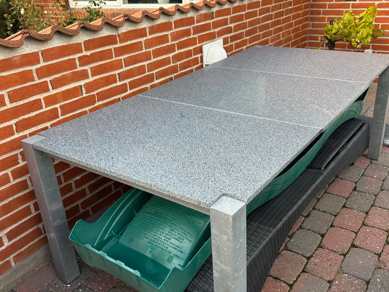 Billede 3 - Havebord vedligeholdelses fri