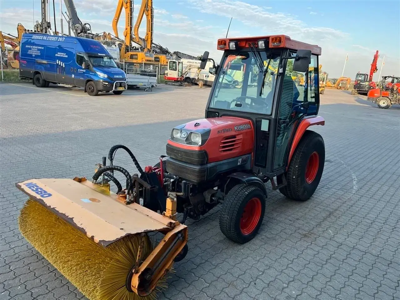 Billede 4 - Kubota stv 40 med frontlift og hydraulisk kost