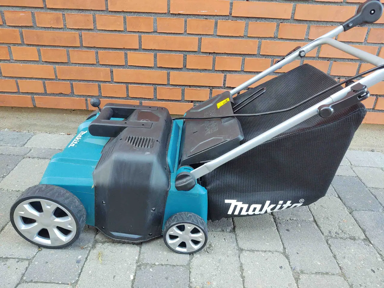 Billede 2 - BUD SØGES Makita vertikalskærer UV3600 som NY