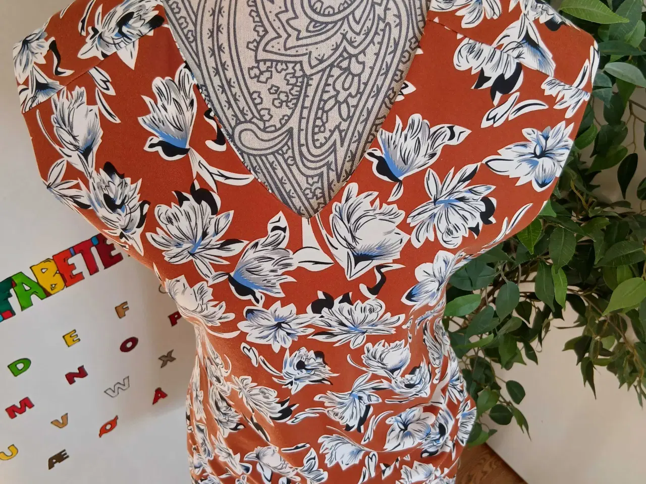 Billede 2 - Kjole. Kaffe. Large/40