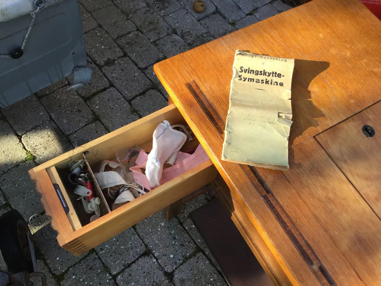 Billede 8 - Gammel Dania Symaskine