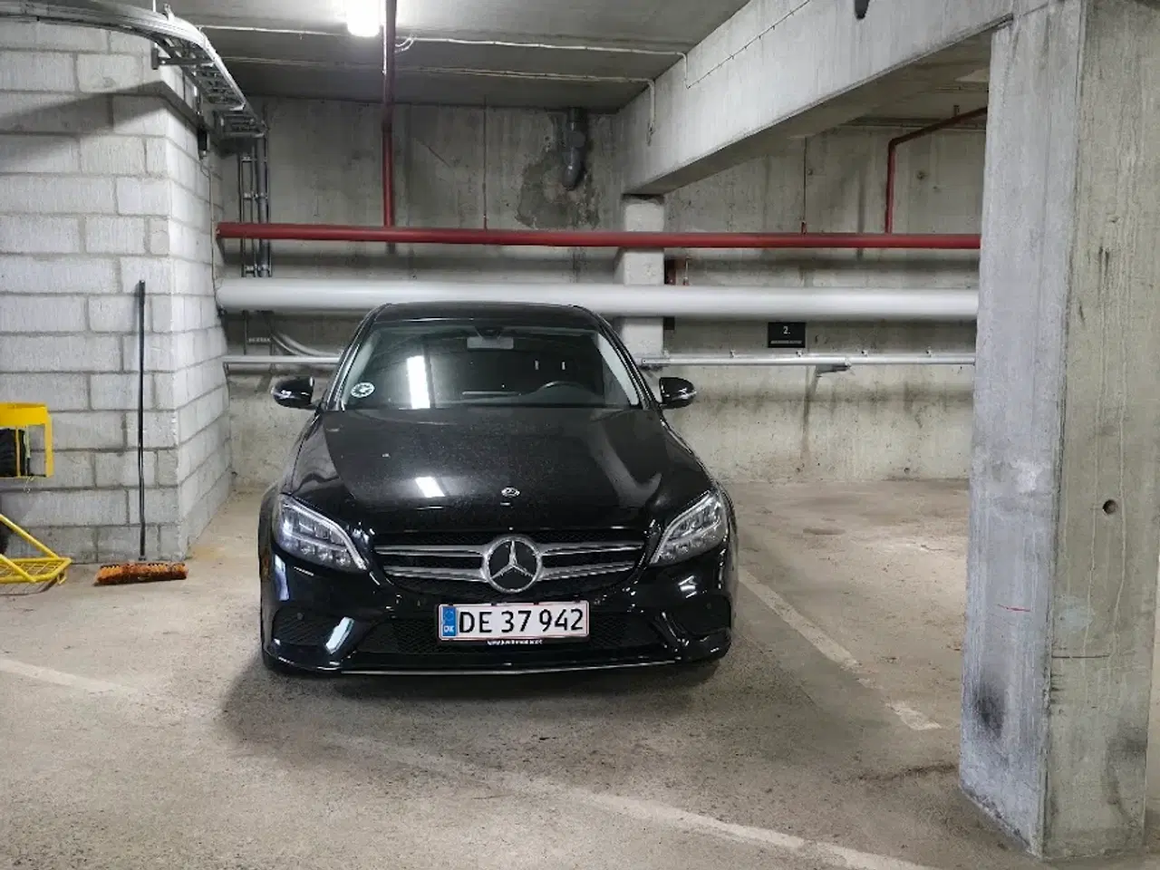 Billede 1 - Parkeringsplads i privat aflåst parkeringskælder