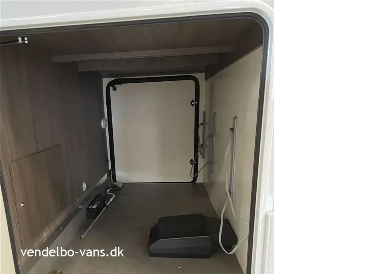 Billede 16 - 2024 - McLouis Nevis 873   180 HK og 9 trins automatgear - enkeltsenge og stor garage
