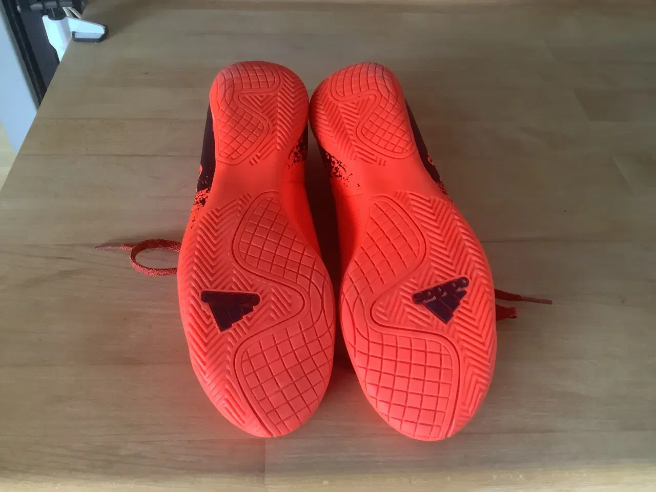 Billede 3 - Adidas indendørssko str 43 - 🤾‍♂️🤾‍♀️