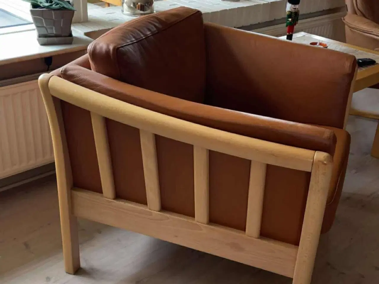 Billede 2 - Læderstol magen til billedet søges 