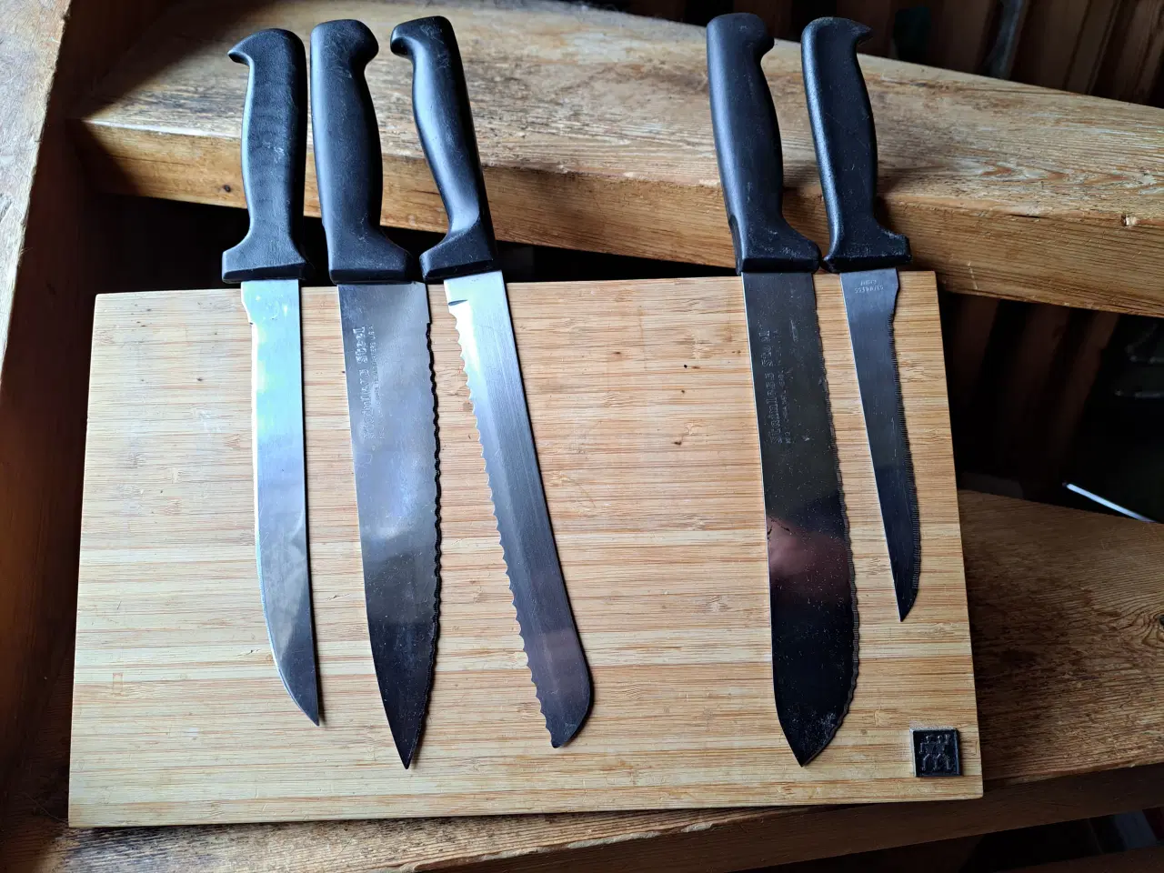 Billede 1 - Kniv holder med magnet til knivene 