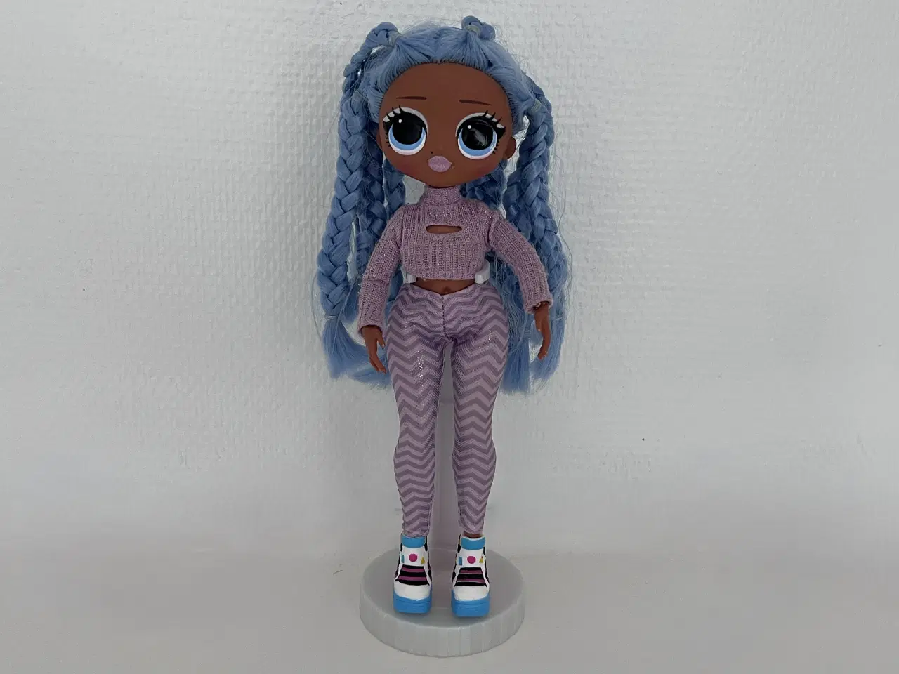 Billede 2 - L.O.L. Surprice Dukke inkl.tøj, sko, karton + krus