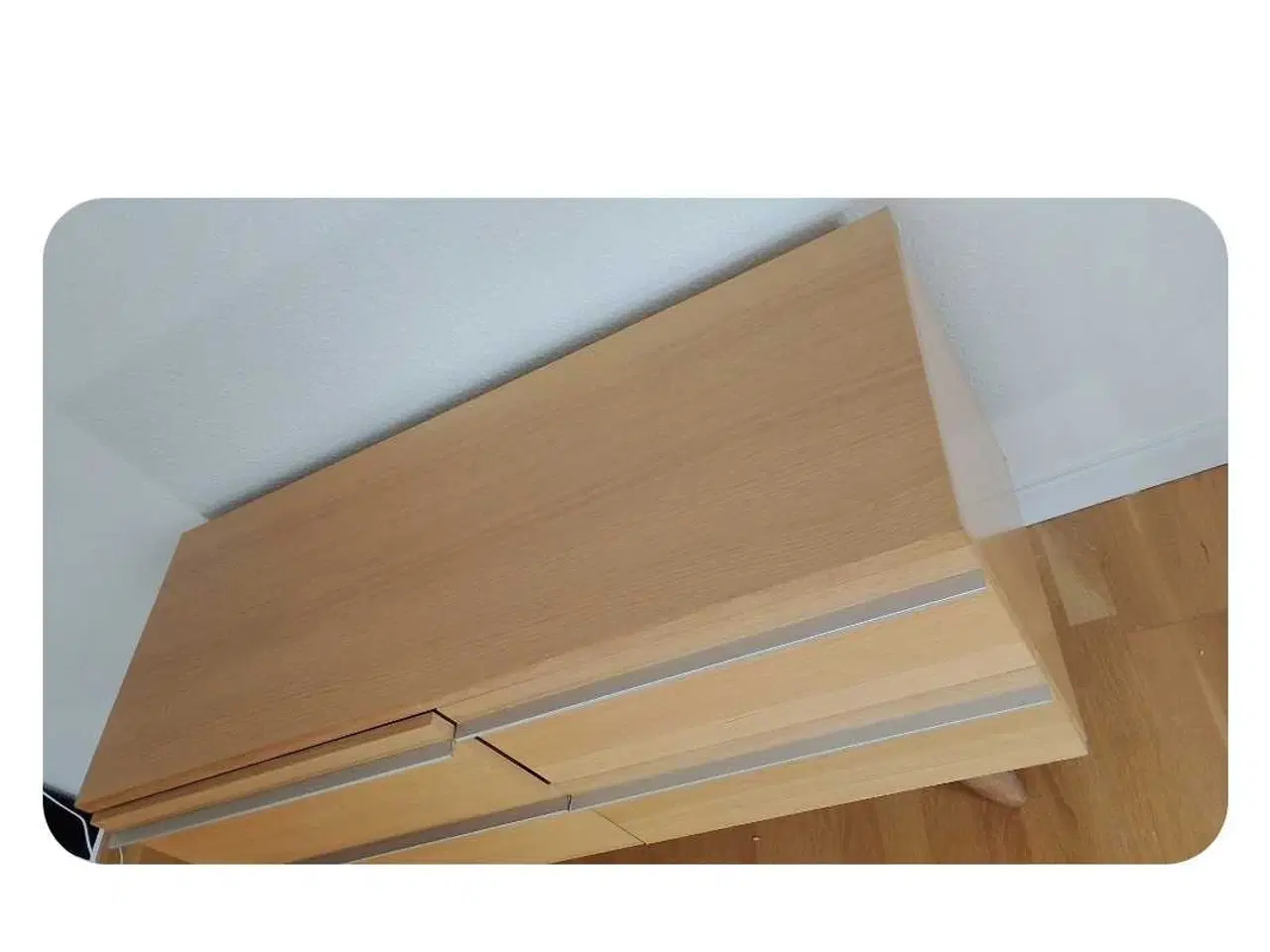 Billede 4 - Elegant og velholdt egetræs skænk sælges 