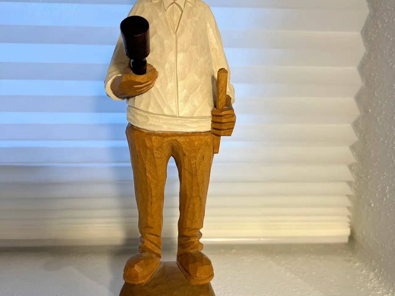 Billede 1 - Flot Frihed Knudsen træ figur 