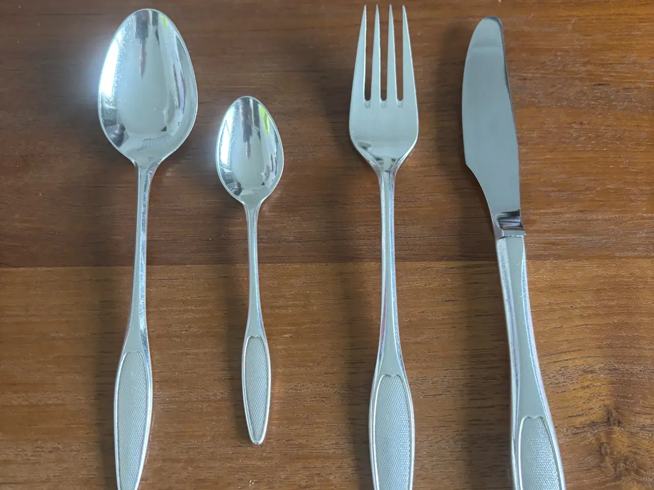 Billede 1 - Kongelys bestik sæt til 16 personer ( 90 dele )