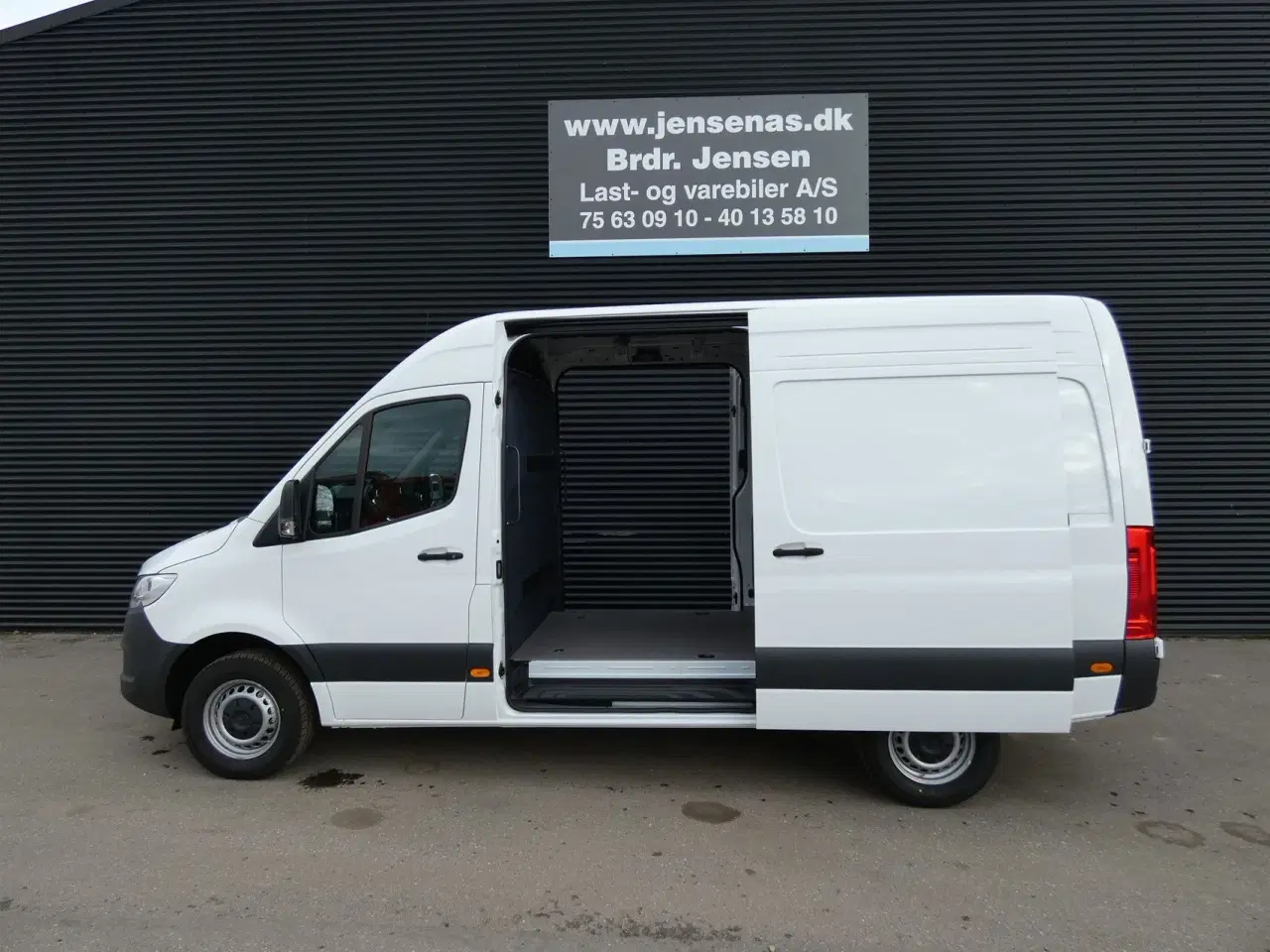 Billede 1 - Mercedes-Benz Sprinter 317 2,0 CDI A2 H2 RWD 9G-Tronic 170HK Van Aut.