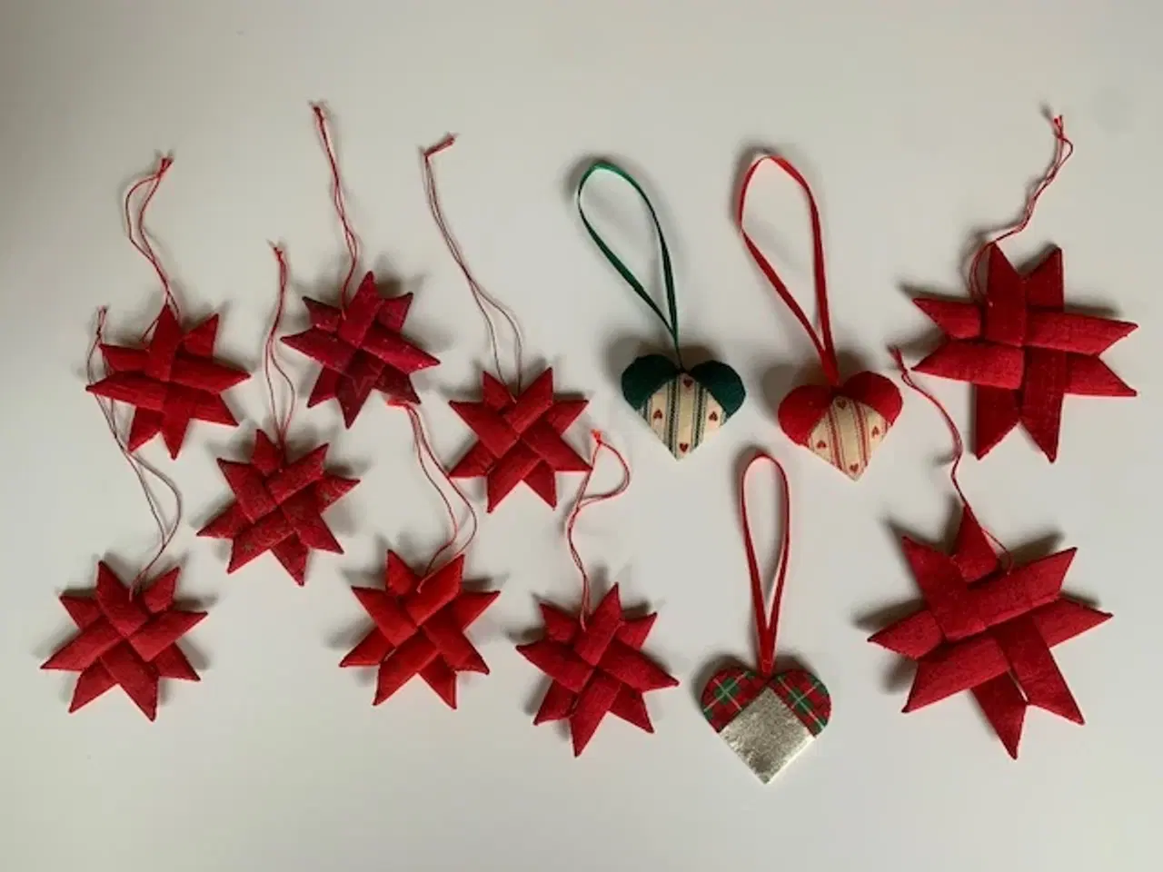 Billede 1 - Patchwork (håndsyet) julestjerner og julehjerter