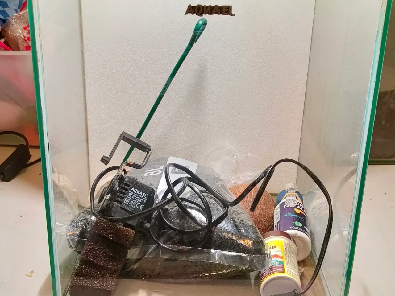 Billede 1 - 30 liters Aquael akvarie med udstyr