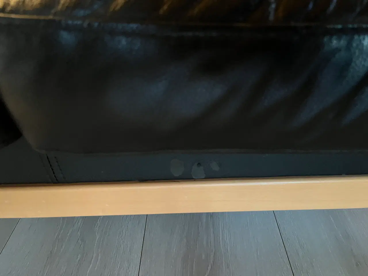 Billede 7 - Sort klassisk sofa sæt med bøge ender.