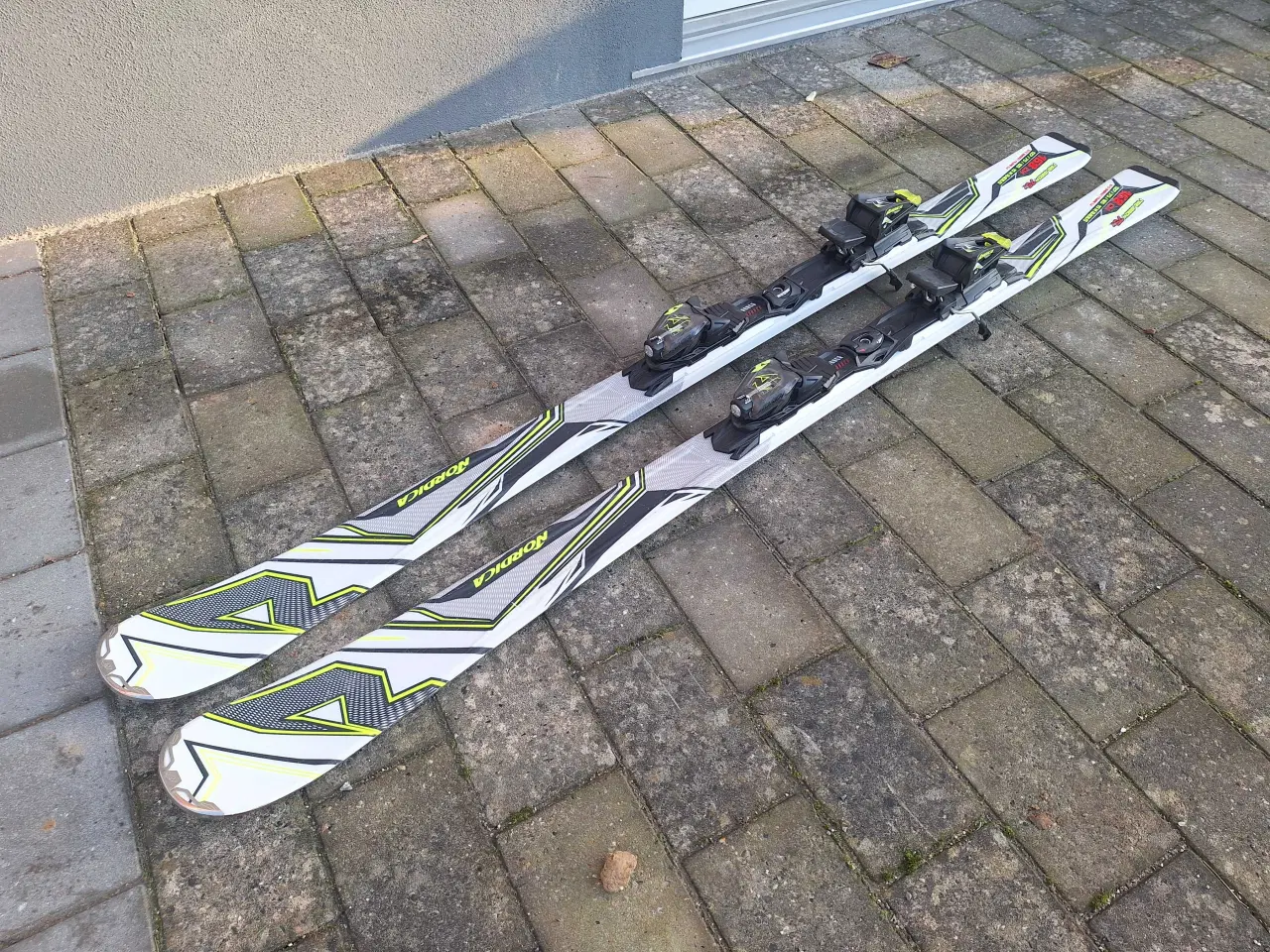 Billede 5 - Carvingski brugt få gange sælges. 