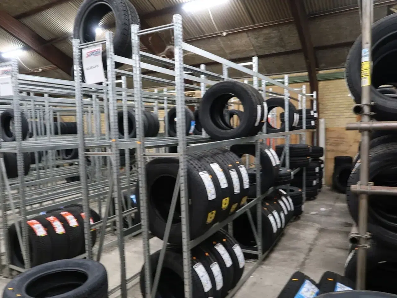 Billede 1 - 8 fag dækreoler uden indhold