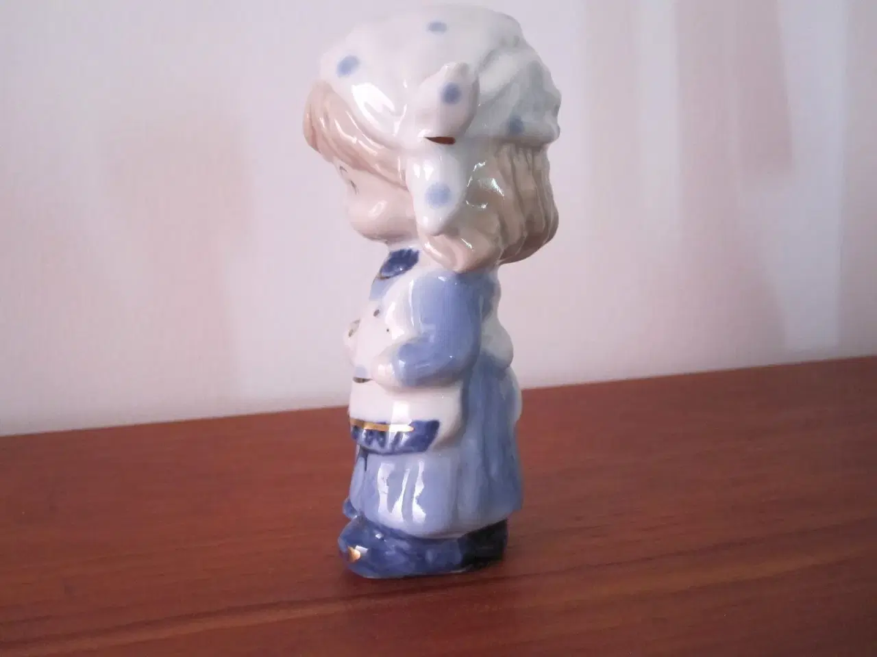 Billede 4 - porcelæns pige figur