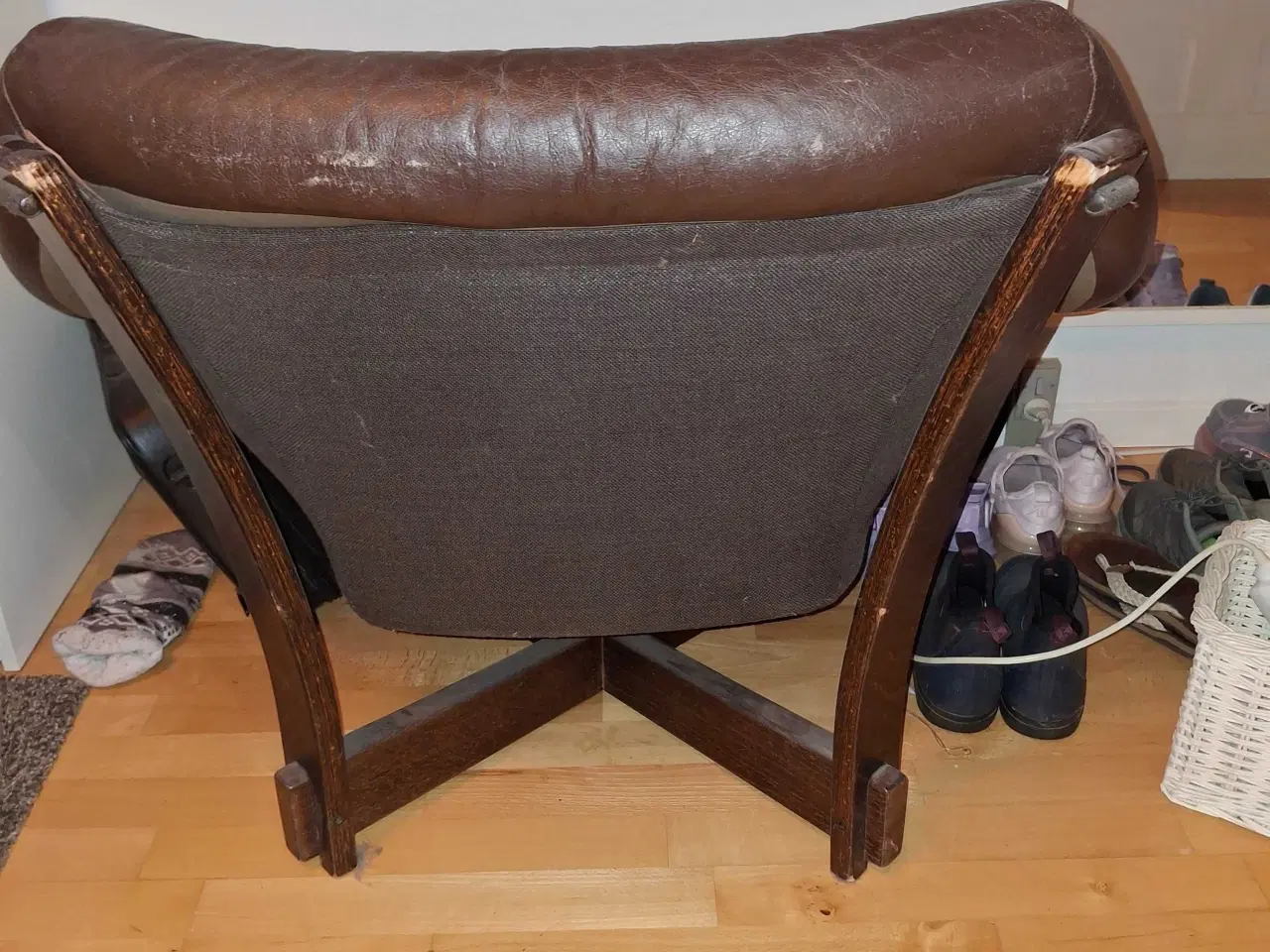 Billede 2 - Lænestol i brunt læder