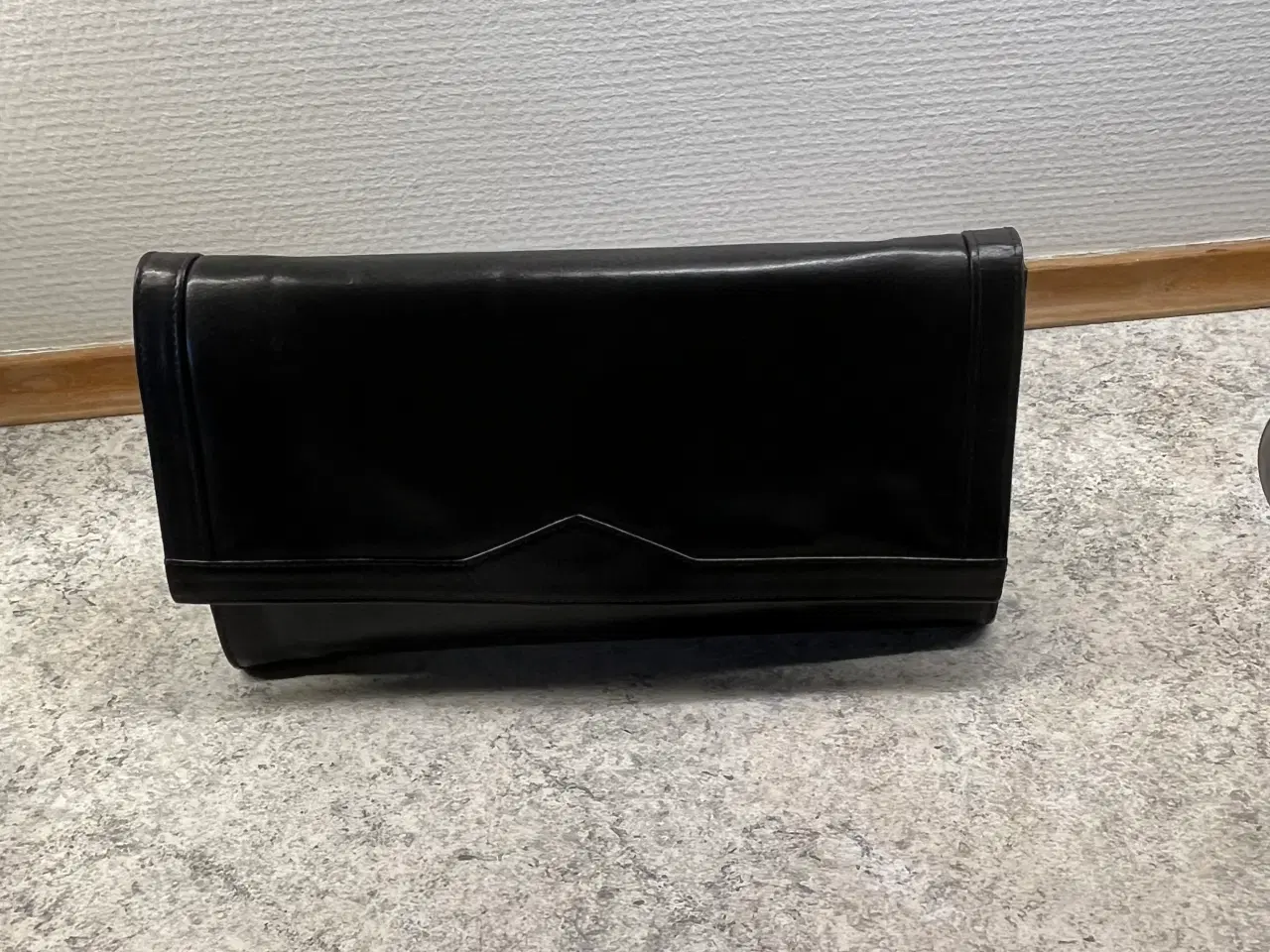 Billede 3 - Retro kuverttaske med aftagelig rem