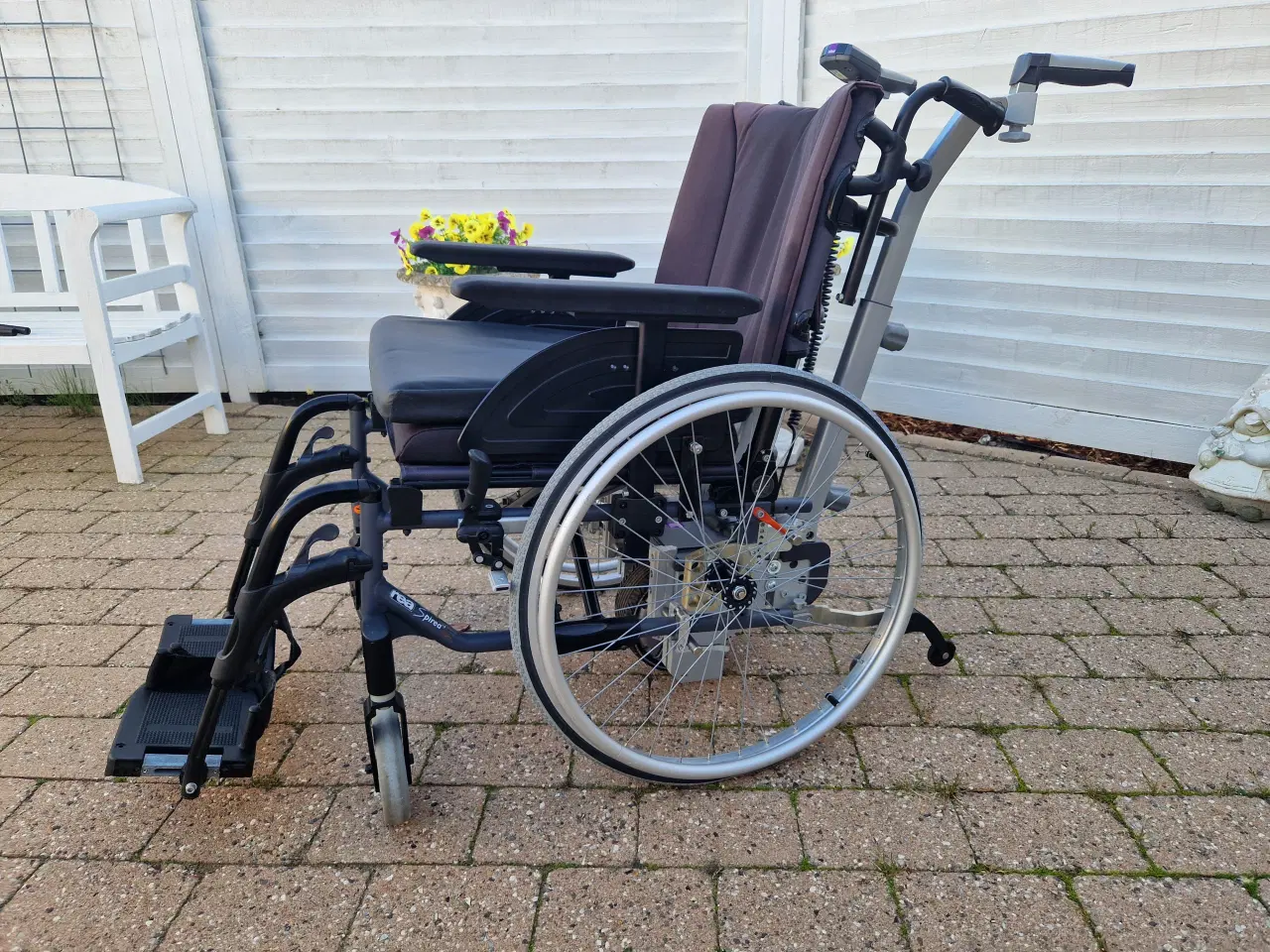 Billede 1 - Invacare kørestol let brugt.