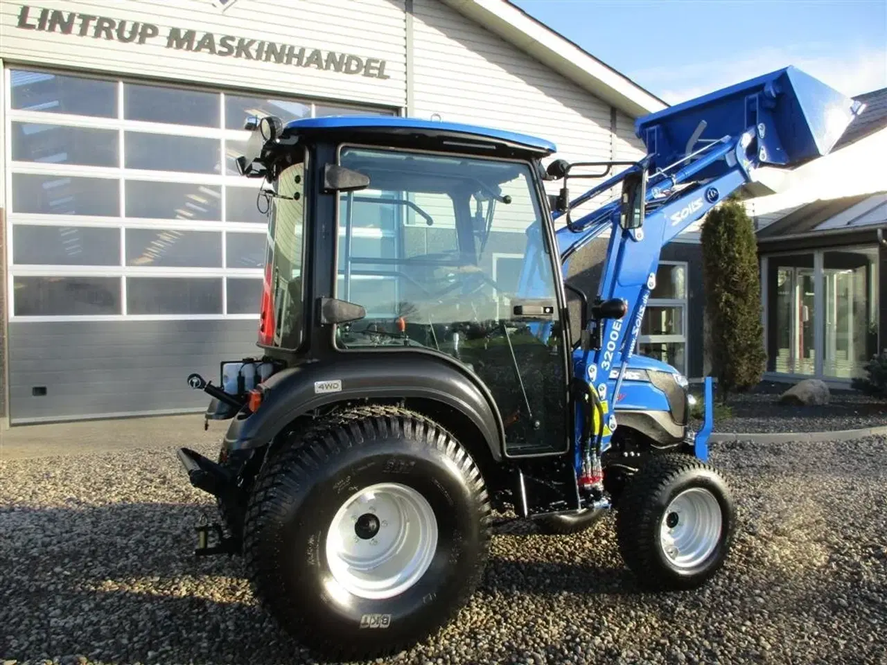 Billede 13 - Solis 26 HST Med kabine, Turf hjul og frontlæsser.