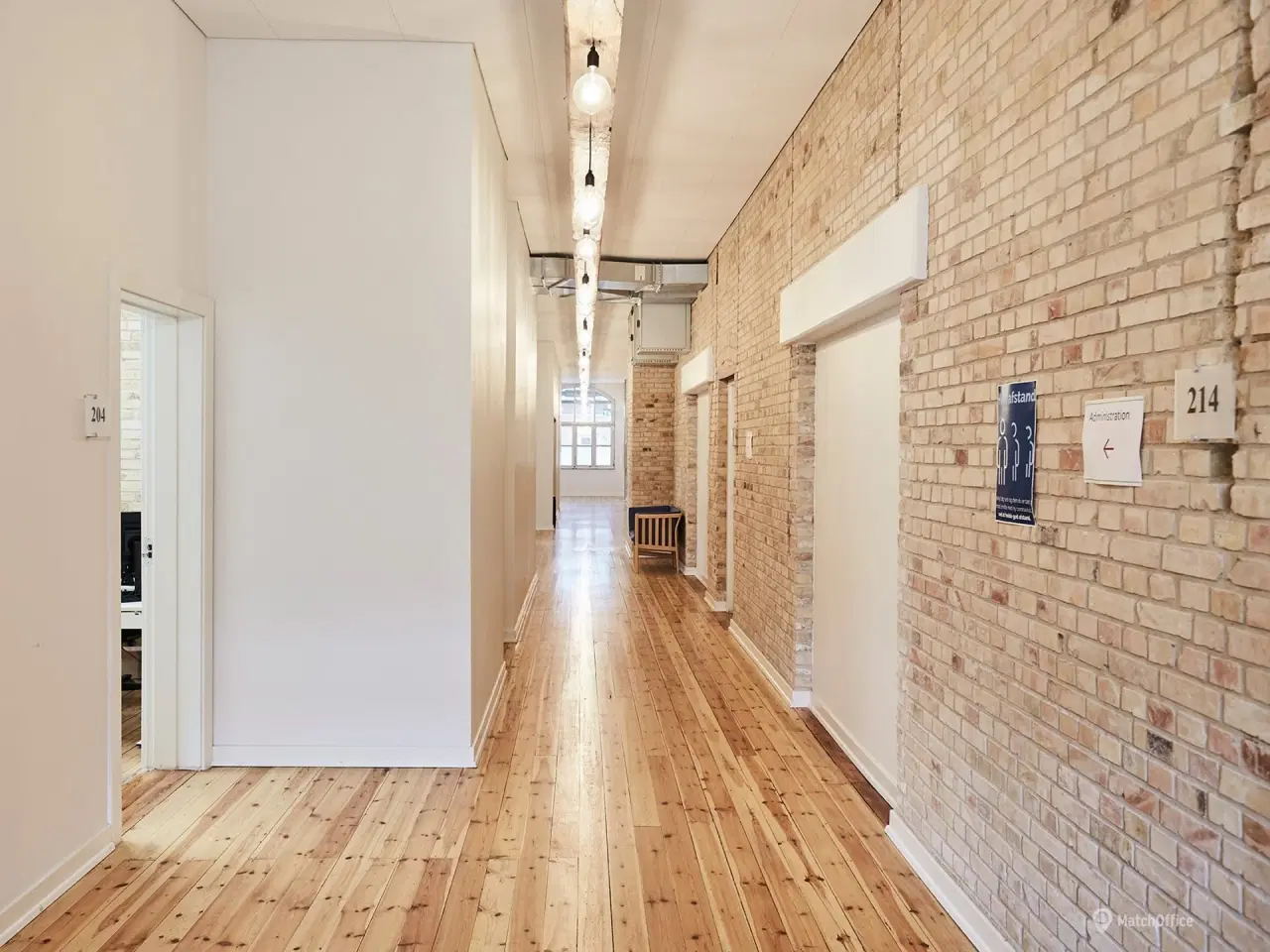 Billede 2 - To sammenhængende etager i tidligere ikonisk byskole