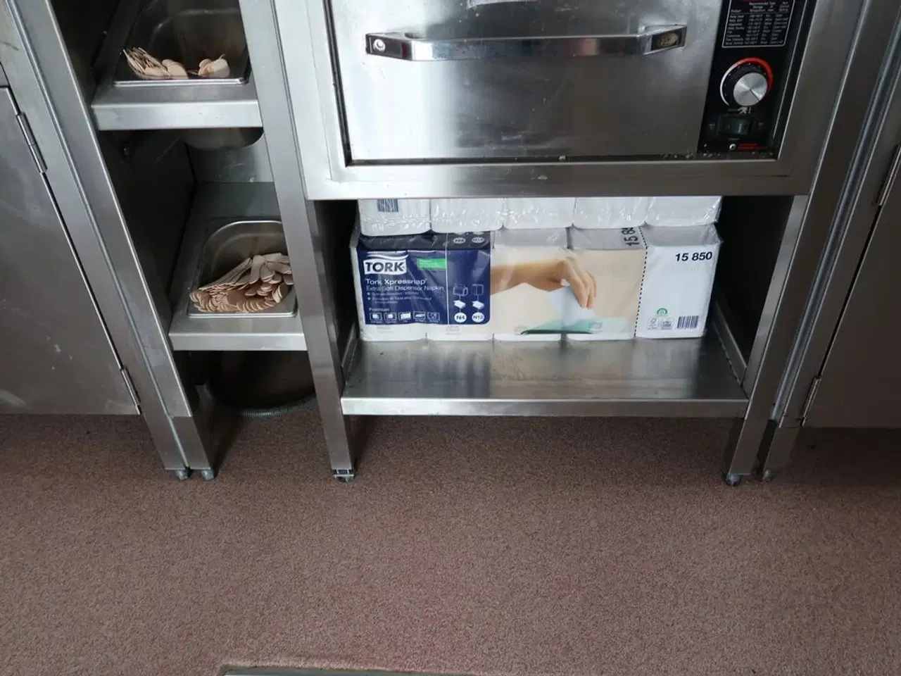 Billede 6 - Rustfri stålbord med indhold samt varmeskuffe HATCO Drawer Warmer