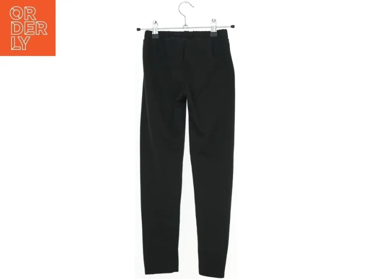 Billede 2 - Sorte bukser med flæsedetaljer fra Irma (str. 134)