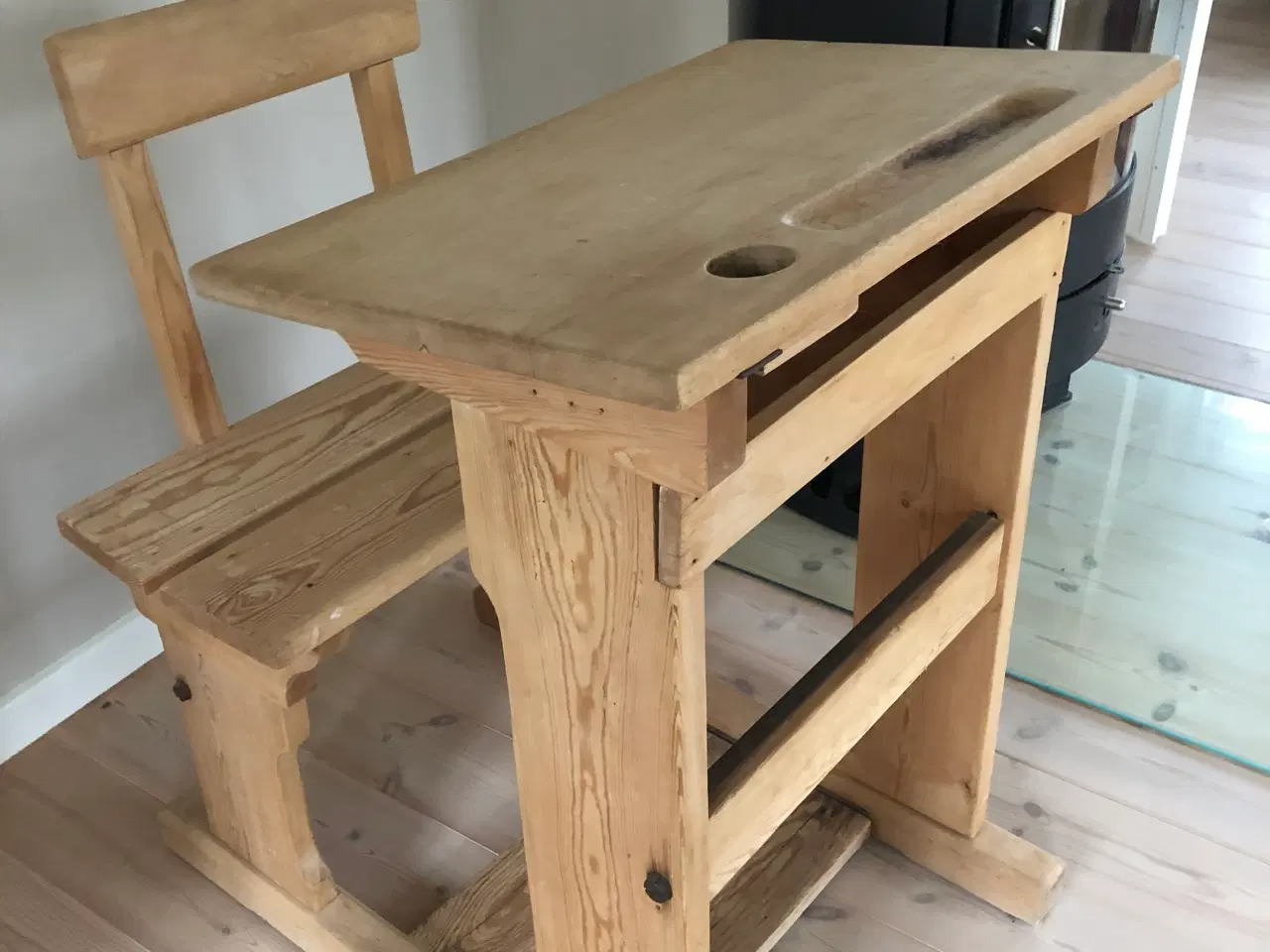 Billede 5 - Flot gammel skolebænk