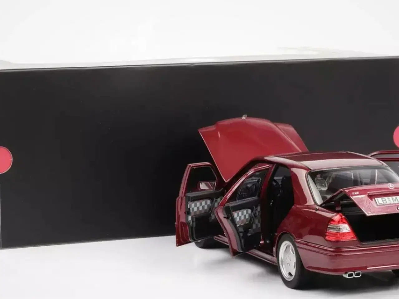 Billede 9 - 1:18 Mercedes C36 W202