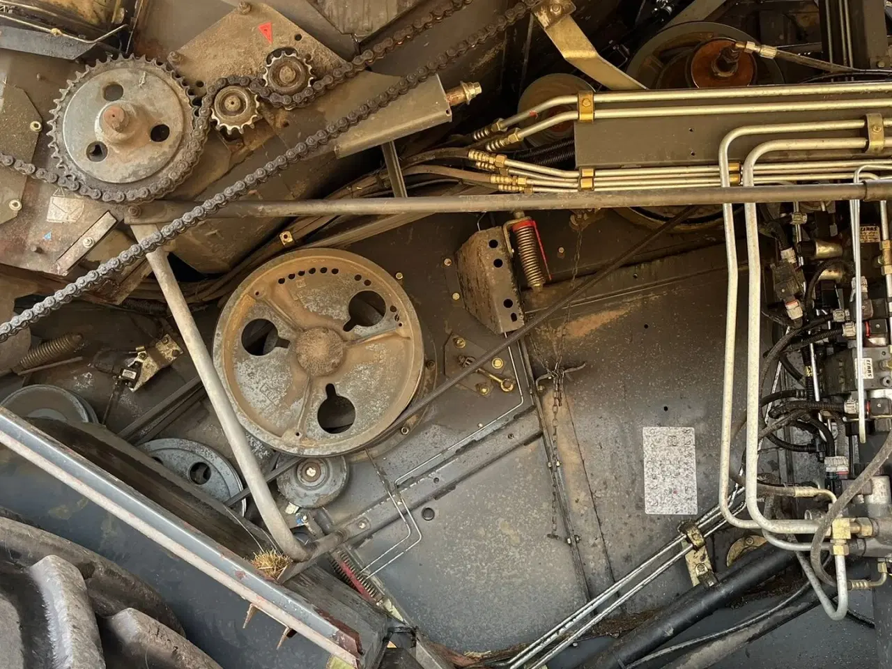 Billede 18 - CLAAS LEXION 420 Velholdt maskine med kun 1900timer og 600 Skærbord