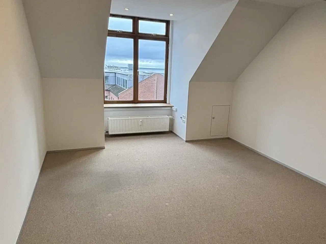 Billede 2 - 45 m² lejemål med udsigt over Øresund