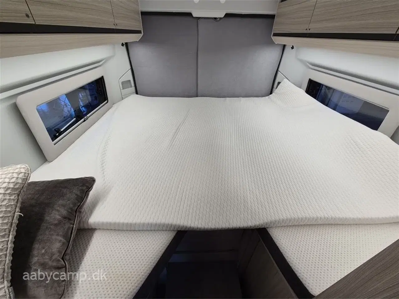 Billede 14 - 2020 - Adria Twin Axess 640 SL   langsgående senge. El-markise. 2x lithium. 2x TV. victron lader. victron booster. solceller. luft på bagaksel. Fyldegas.  kompressor køleskab. helårsdæk. undervognsbehandlet-.clesana Toilet.