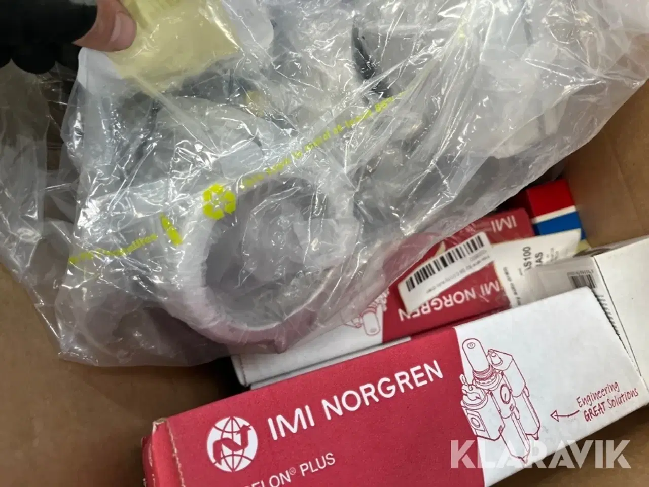 Billede 6 - Blandet lot - remme, sporkuglelejer, fittings og øvrigt