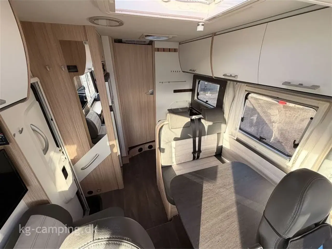 Billede 8 - 2021 - SunLight I 68 Adventure Edition   Topudstyret autocamper med bla. Clesana toilet - Ektra webasto oliefyr - Klimaanlæg - Maxxfan osv...