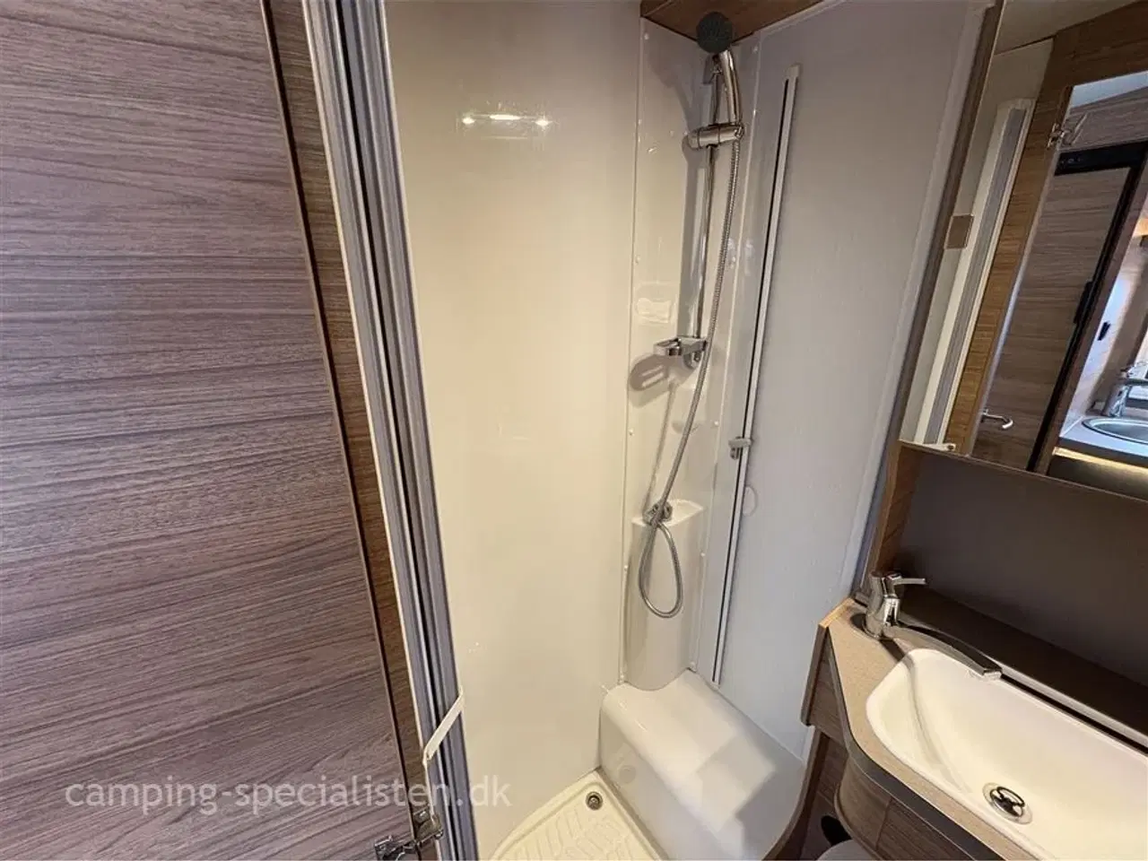 Billede 15 - 2023 - Weinsberg Pepper Edition MEG 640 Suite   Weinsberg CaraCompact 640 MEG Suite Pepper Edition - Mercedes - Se en nu hos Camping-Specialisten.dk