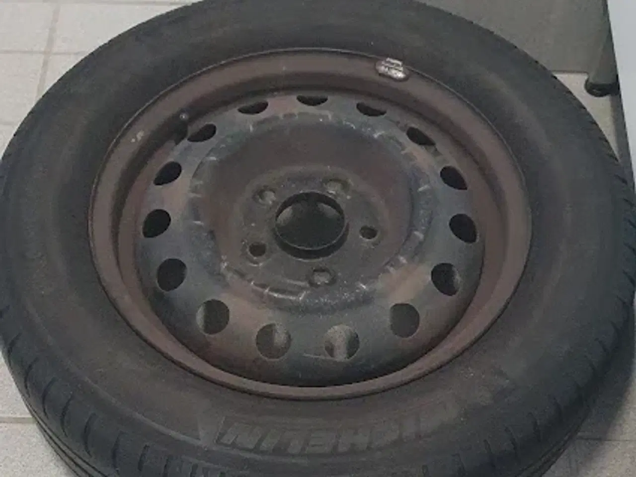 Billede 2 - fælge med slidte dæk, 4 stk 