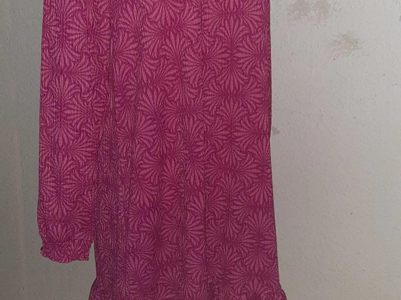 Billede 3 - Kjole-Mini-Maxi.Cherisse farve.m.mønster/Str:Mediu