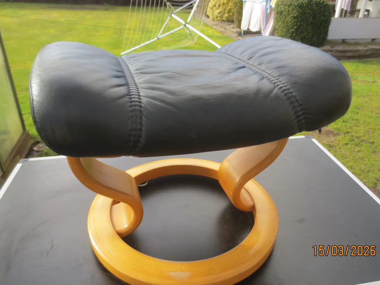 Billede 1 - 1 stk Fodskammel med sort Læder