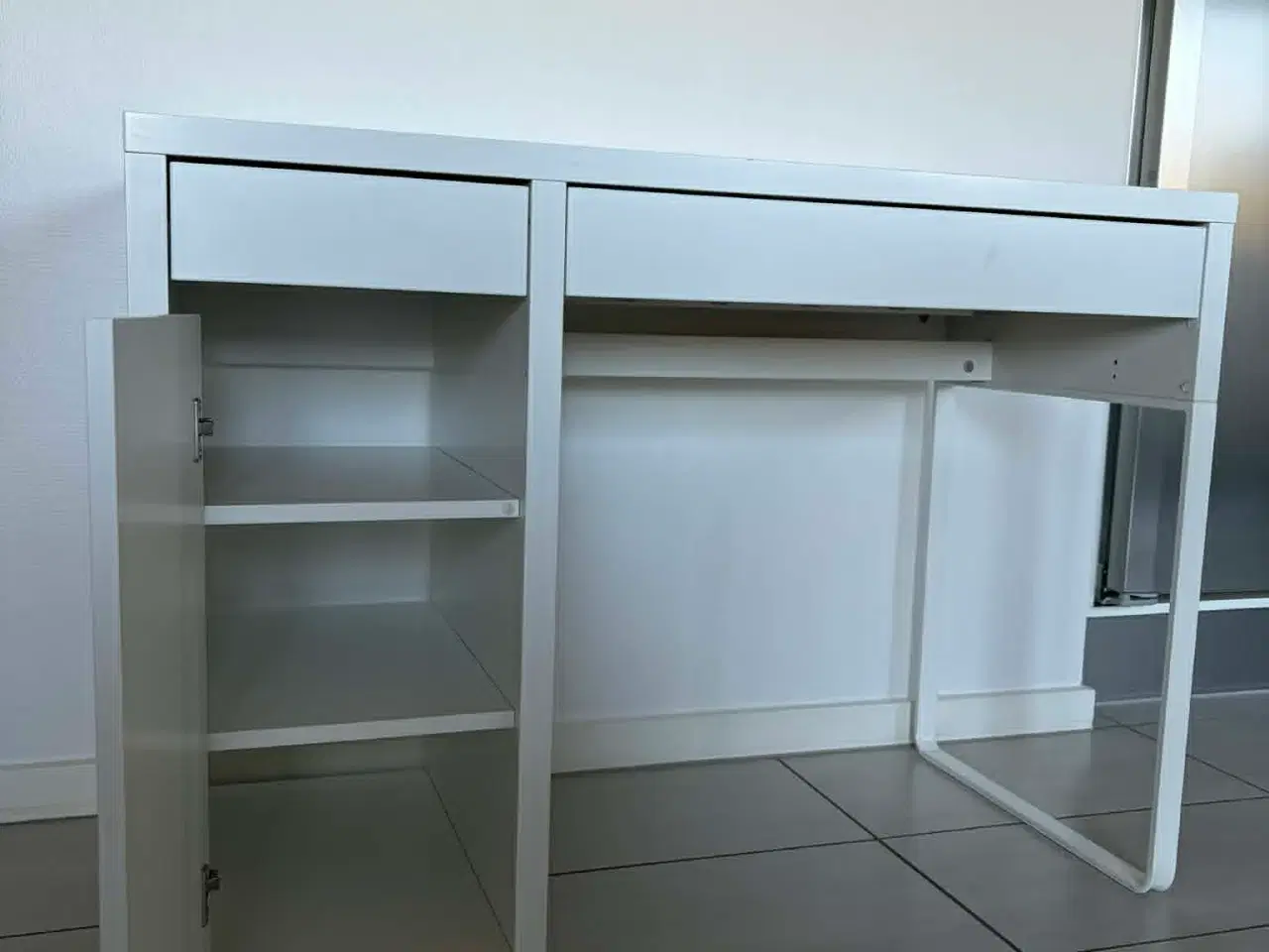 Billede 7 - IKEA Micke skrivebord 105x50 cm