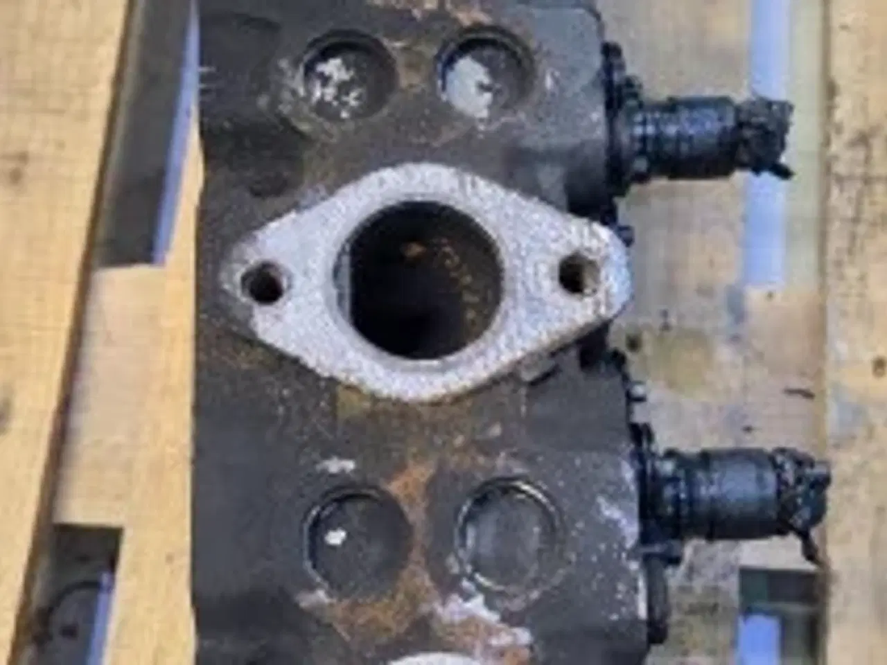 Billede 15 - Case 821E Cylinderhoved 2831279