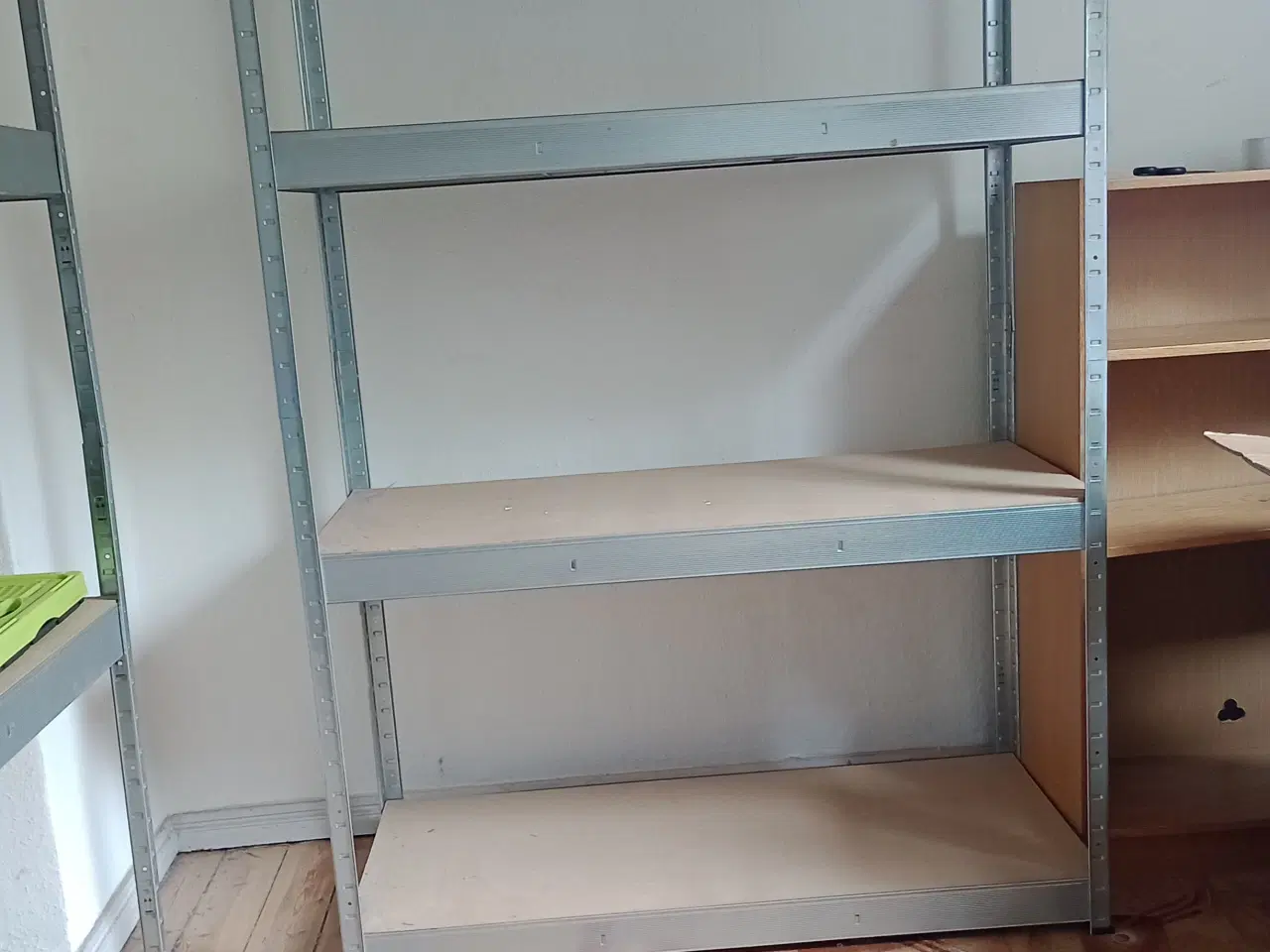 Billede 2 - 2 metal Reoler. Dyb: 50 cm.