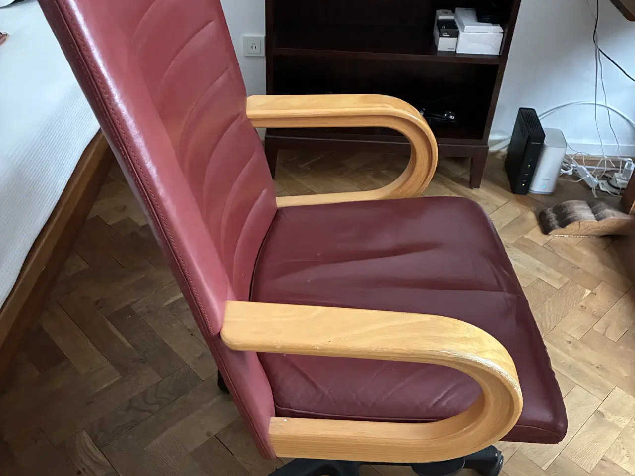 Billede 2 - Rød læder kontorstol
