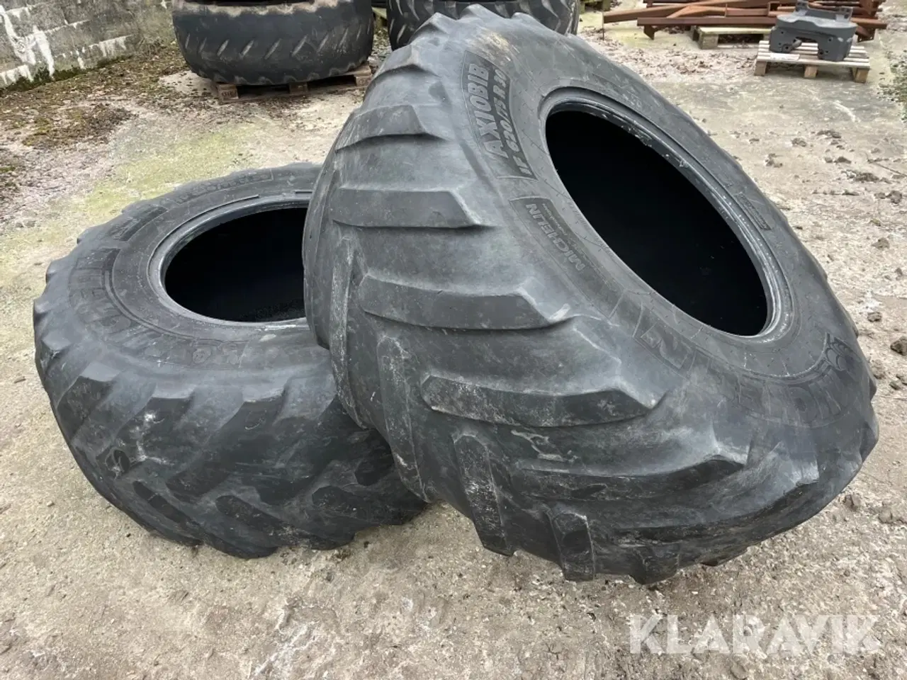 Billede 1 - Traktordæk Michelin Axiobib 620/75R30 - 2 styk