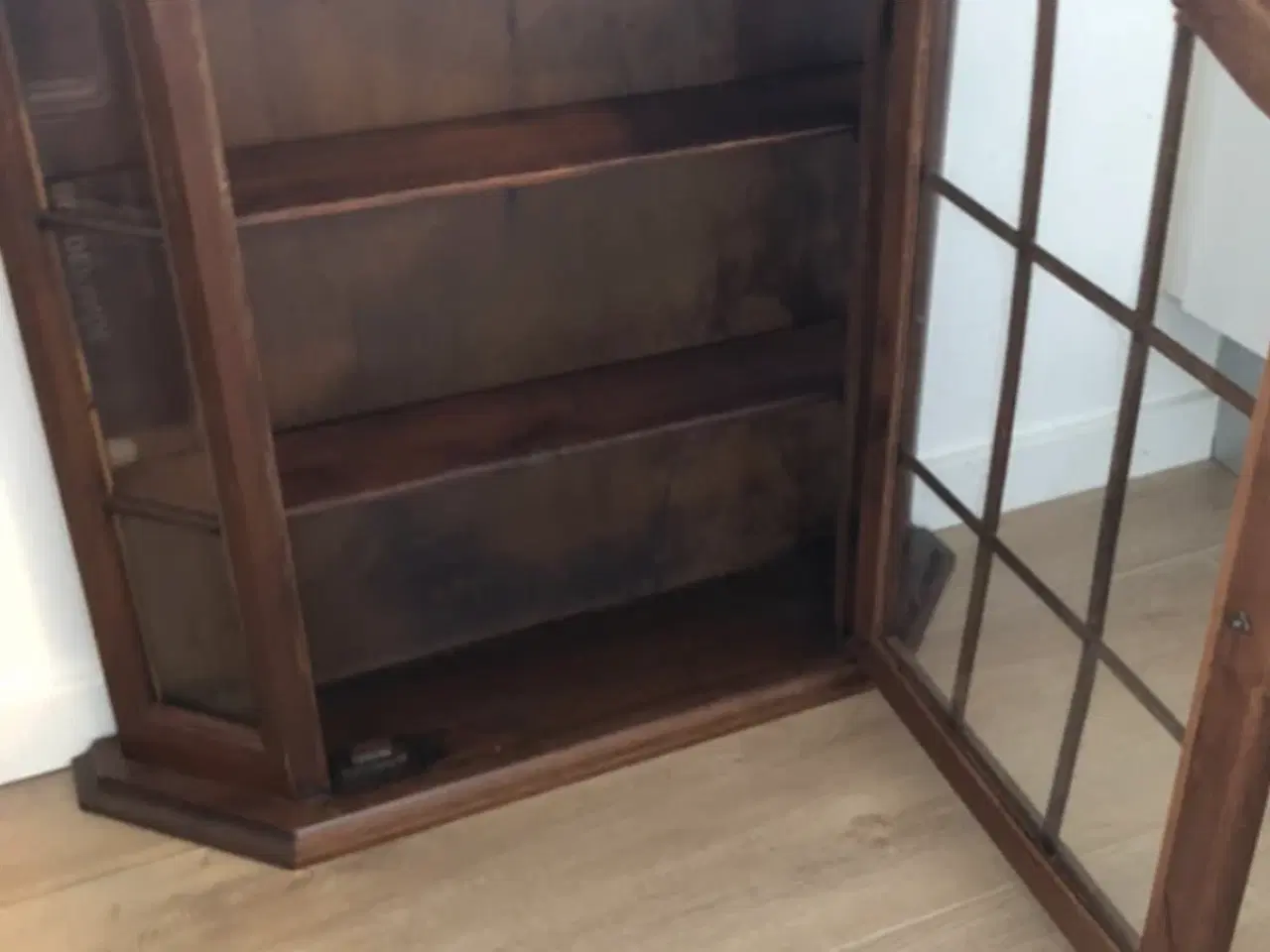 Billede 6 - Gammelt skab .Middelfart 