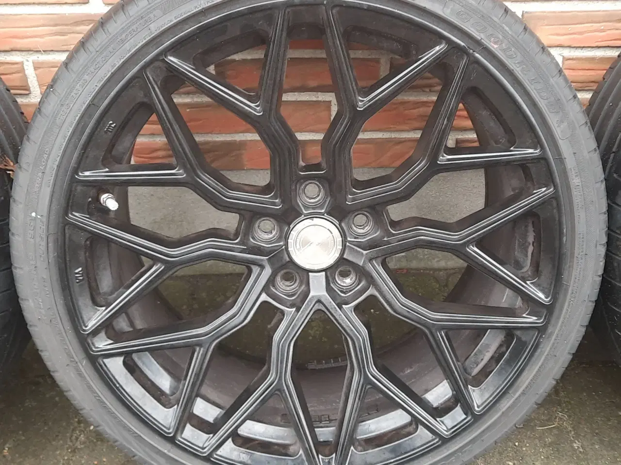 Billede 3 - Flotte sorte 19" tyske La Chanti fælge og gode dæk