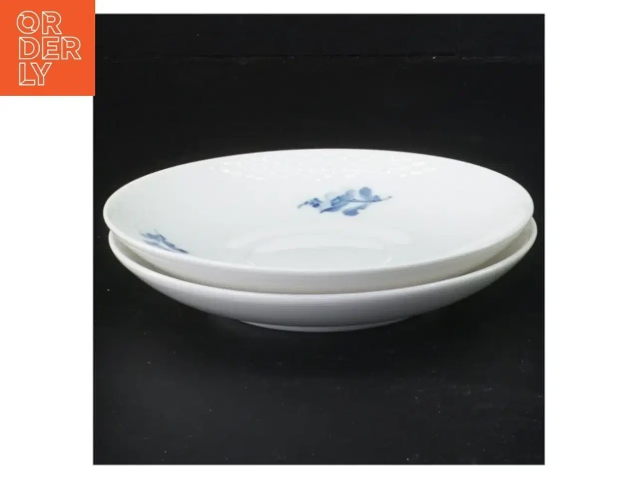 Billede 1 - 2 stk blå blomst underkopper fra Royal Copenhagen, 1.sortering (str. Diameter 14 cm)